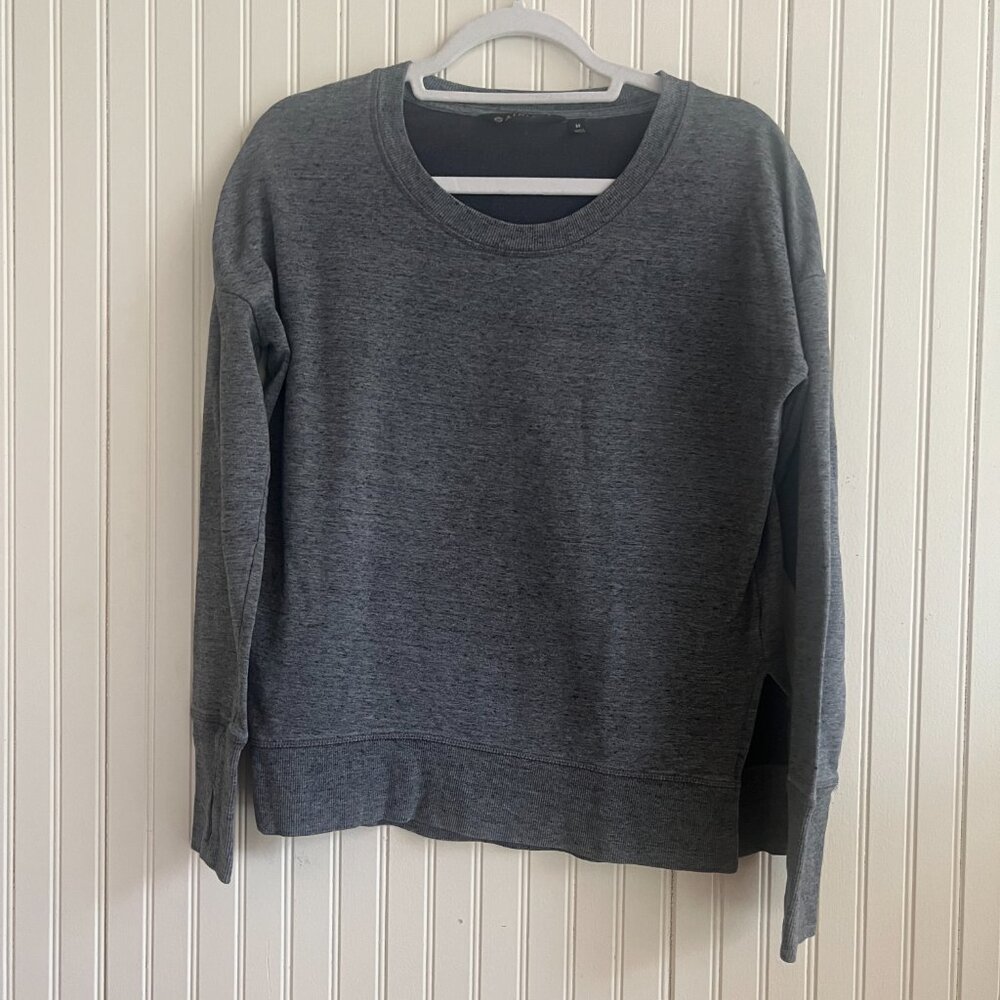 Grey Athleta long sleeve crew neck with thumb holes - size Medium - - Picture 6 of 6